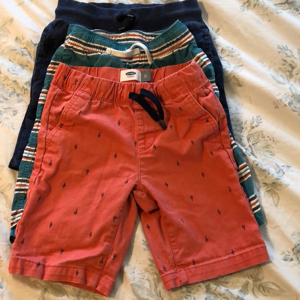 Bundle of 3 boys shorts size S (6-7)